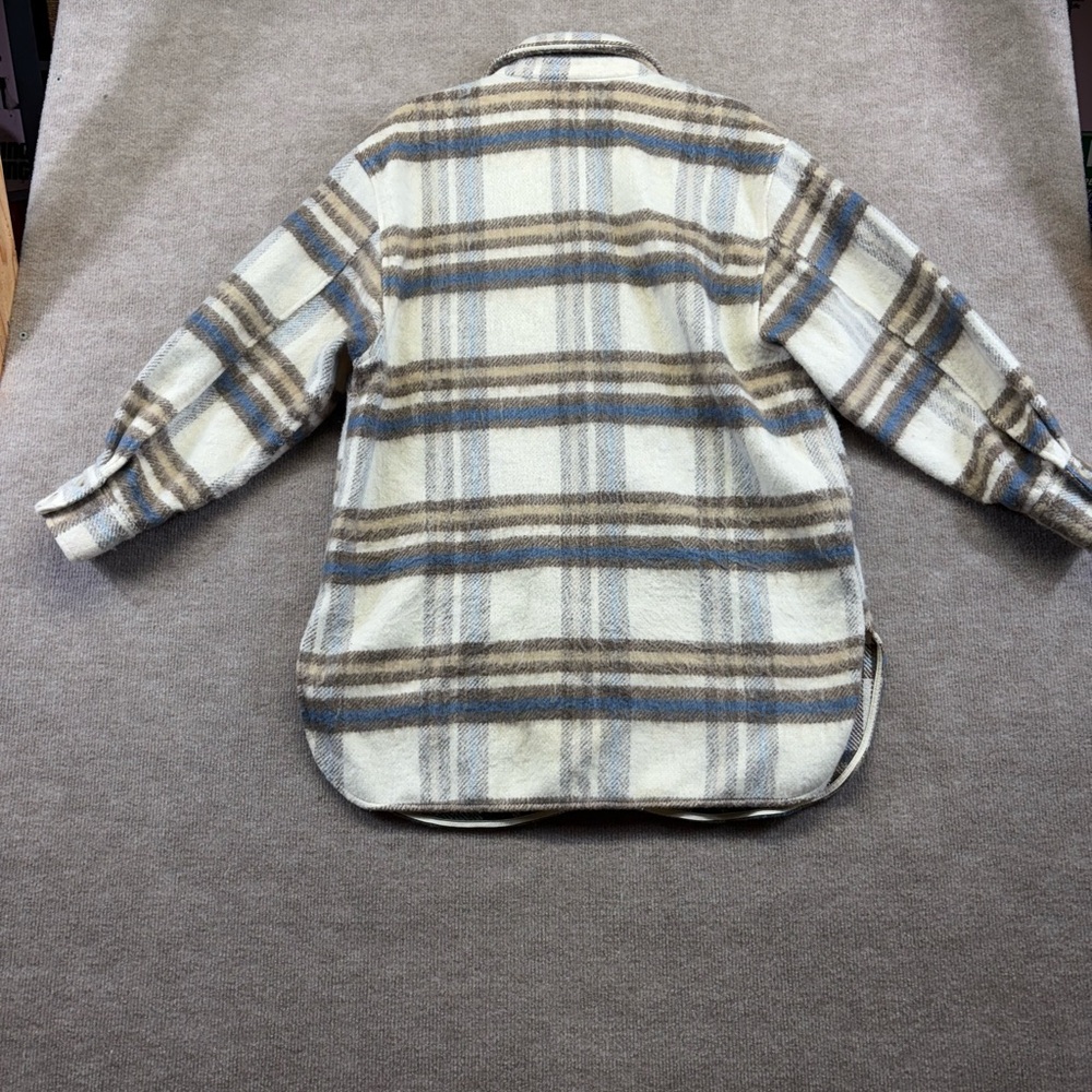 plaid flannel shirt jacket, also known as a "shacket," from H&M. Size medium - Picture 3 of 5